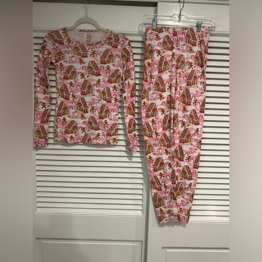 Girls Preloved ginger bread pajama set size 16